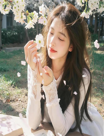 女性左腿叉开腿肚子中间疼视频_心花路放在线观看完整版_大笑江湖在线观看